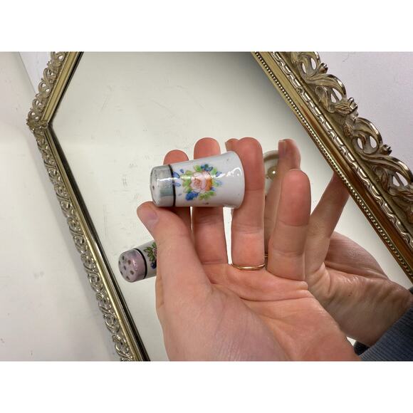 Vinthae Set of Japan-Made Hand-Painted Mini-Salt/Pepper Shakers. 1-1/2" Floral - Picture 6 of 10
